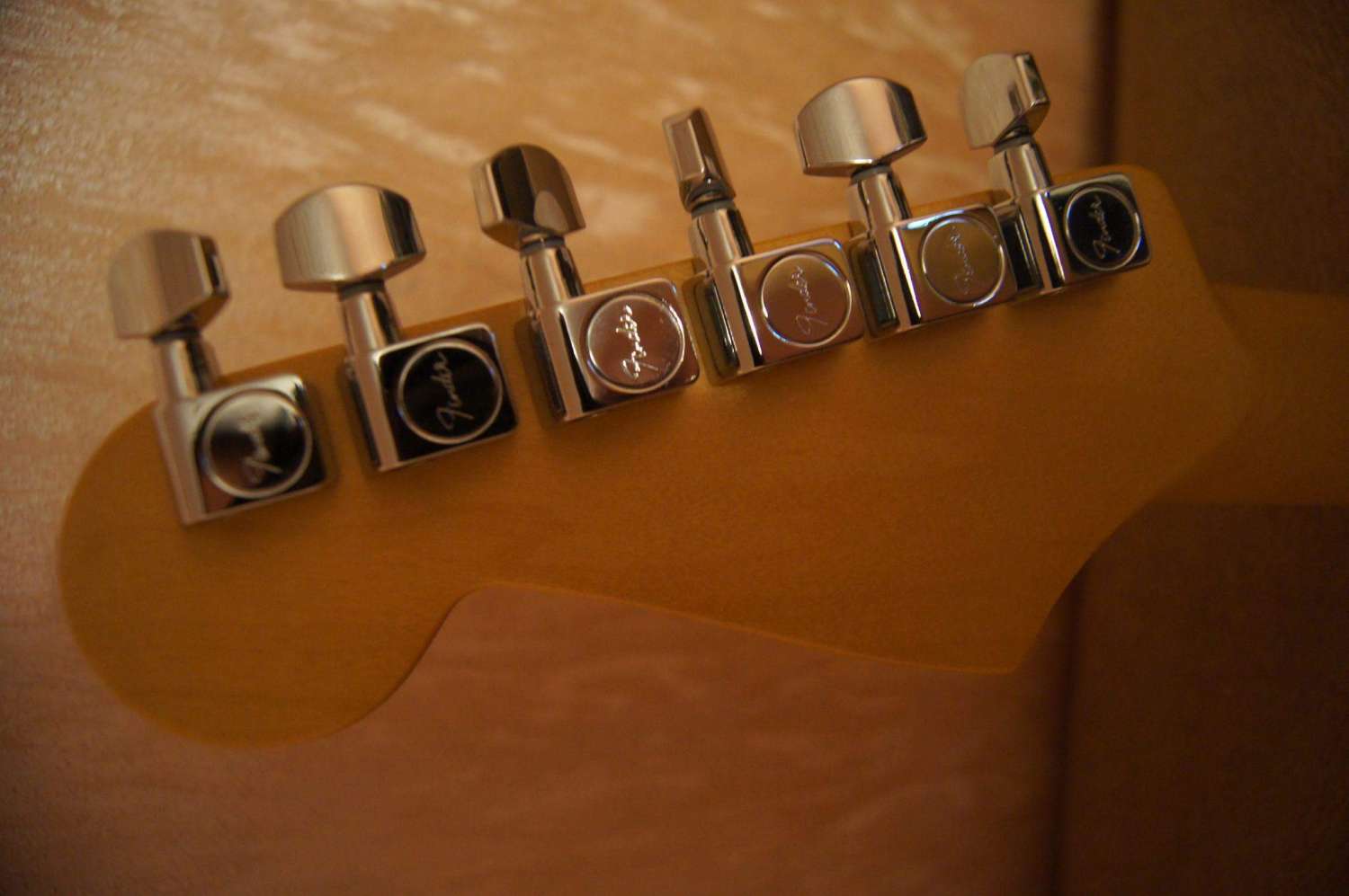 Продано!!!!!!Fender Deluxe Lonestar Stratocaster 2011 Arctic White MIM