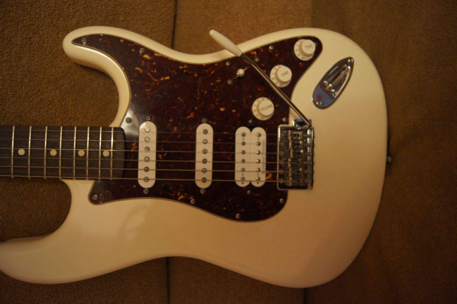 Продано!!!!!!Fender Deluxe Lonestar Stratocaster 2011 Arctic White MIM