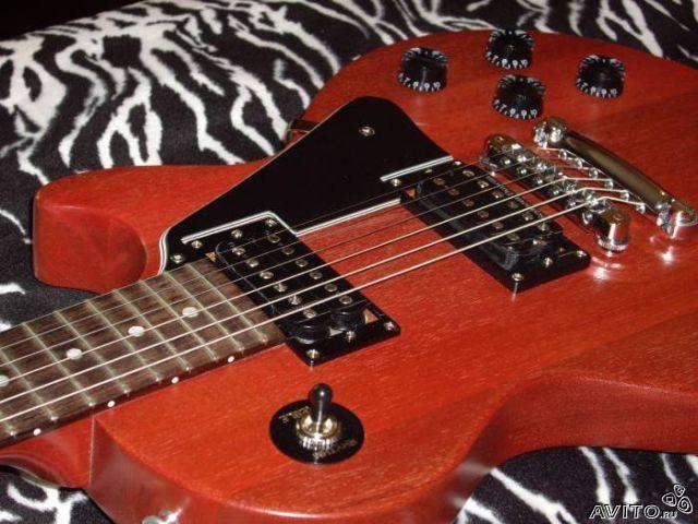 ПРОДАНО! Gibson Les Paul (USA) + стреплоки, ремень и чехол!
