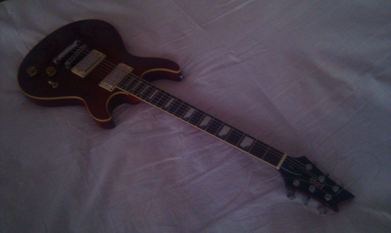 Обзор Cort M600 AVD (Antique Violin Dark) 928607-0