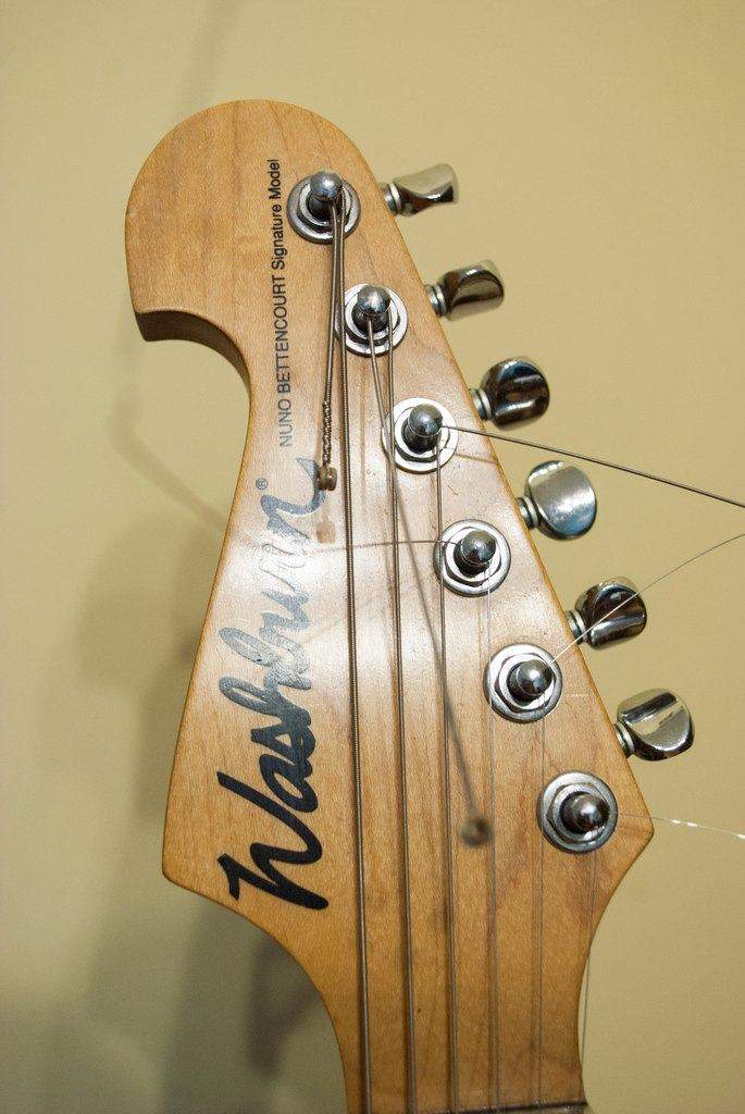Продаю американский винтажный WASHBURN N4 Nuno Bettencourt Signature Model