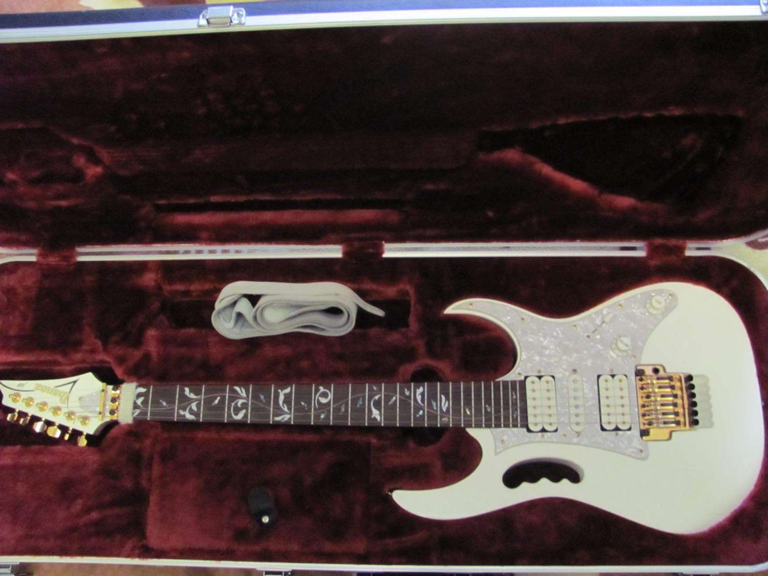 Продам Ibanez JEM7V WH