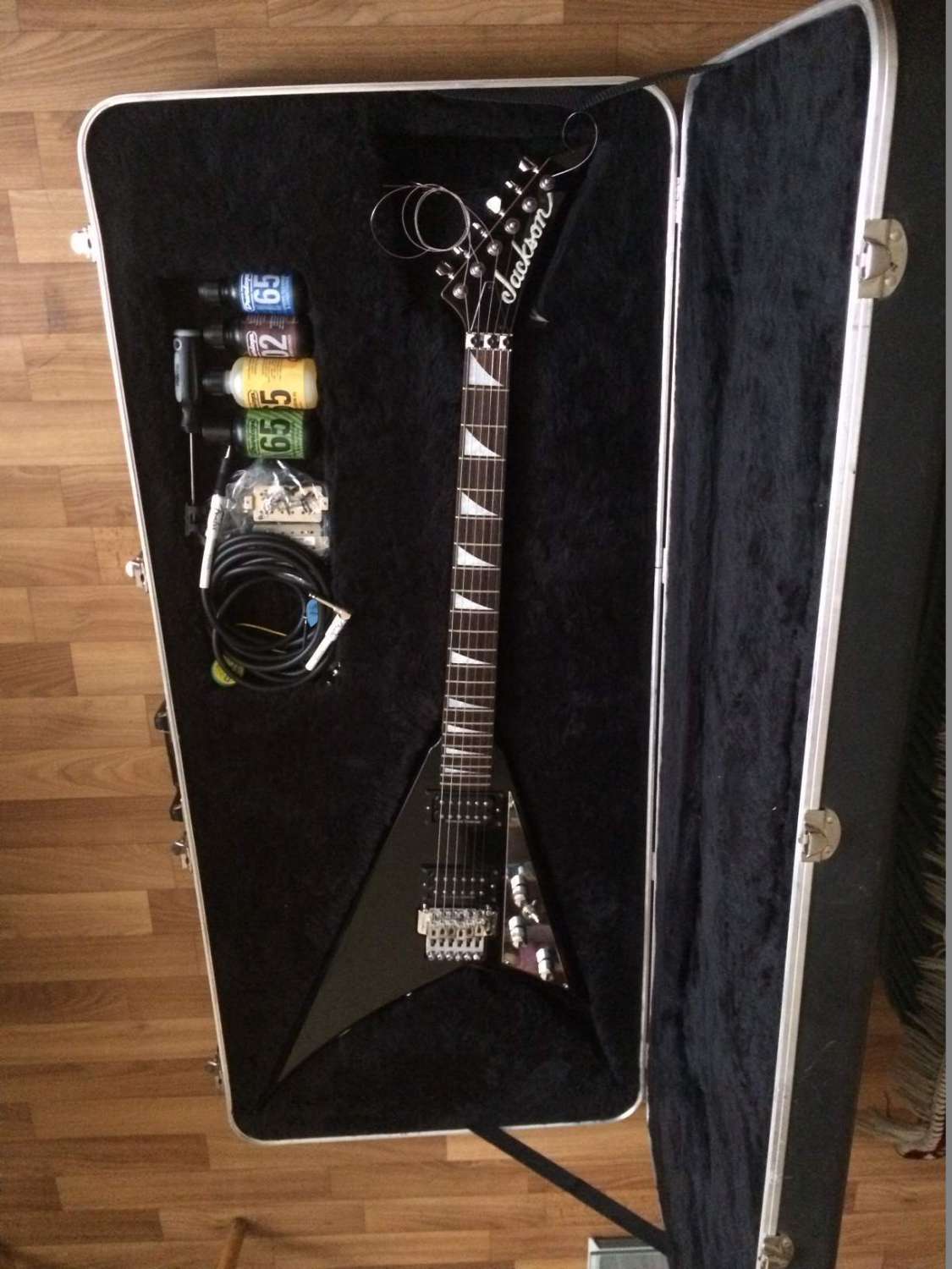 Продам Jackson Pro RR3 (Японец) + жёсткий кейс / цена 24 000 руб.