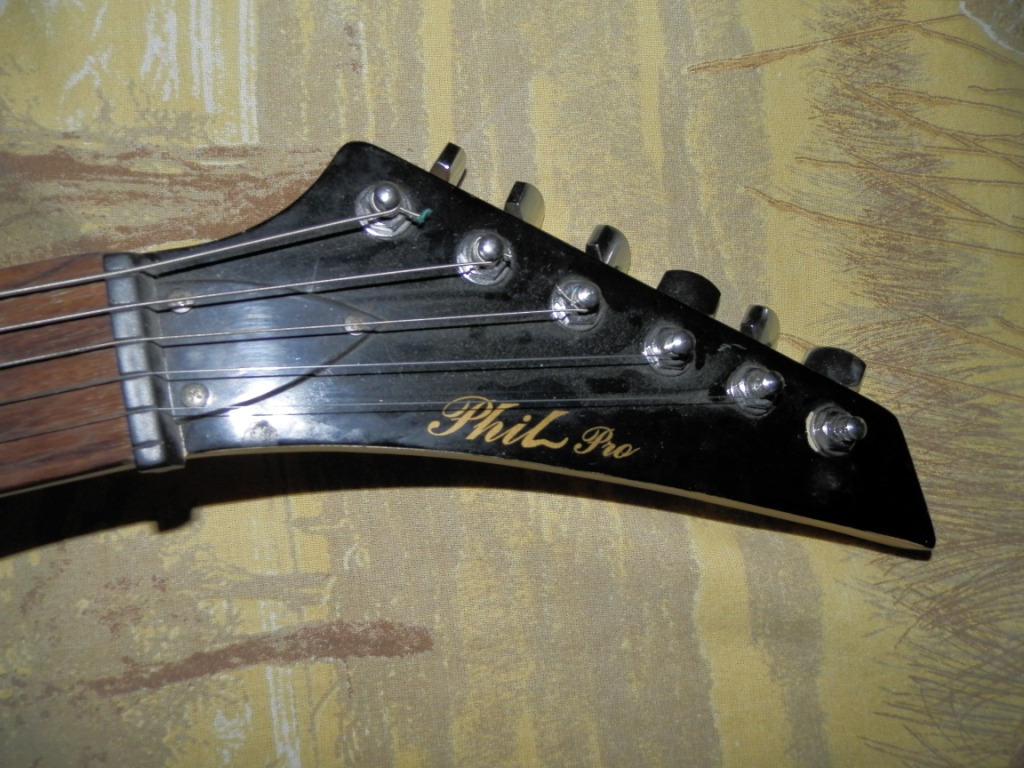 Не хватает внутренностей в электрогитаре (новичок) 1092235-1