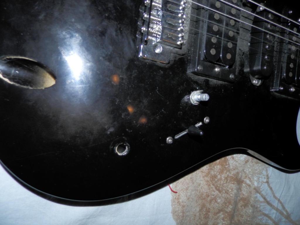 Не хватает внутренностей в электрогитаре (новичок) 1092239-3