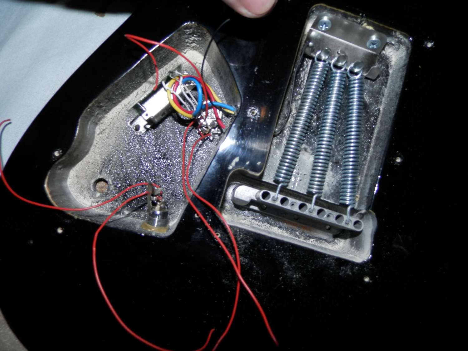 Не хватает внутренностей в электрогитаре (новичок) 1092241-4