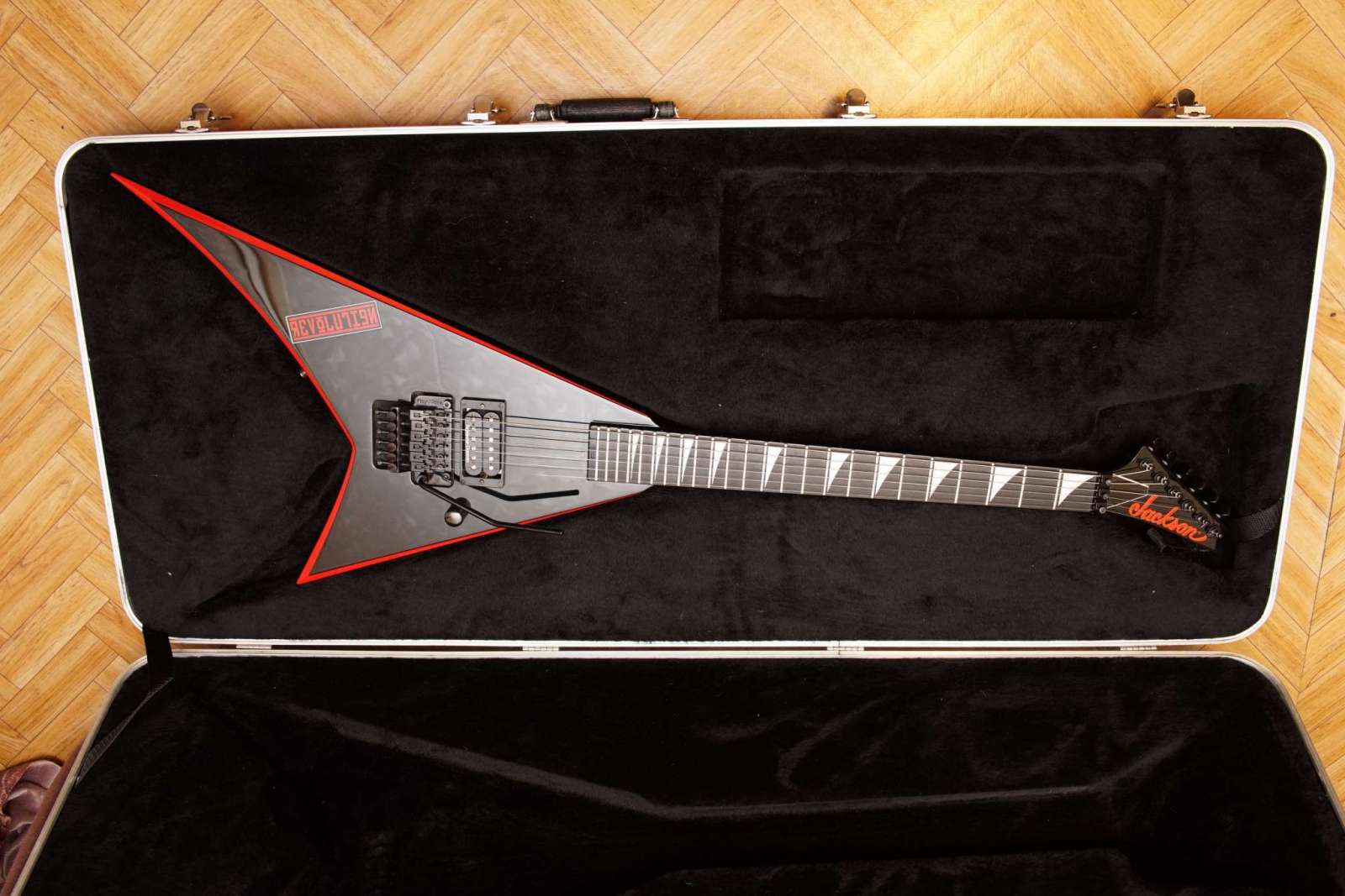 Топовый Jackson RR24 - 666$ или 33333 руб с кейсом! Обмен?