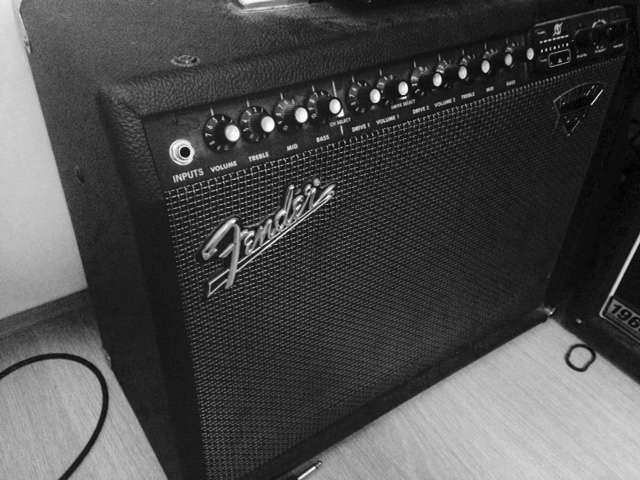 Fender dyna-touch III deluxe 900