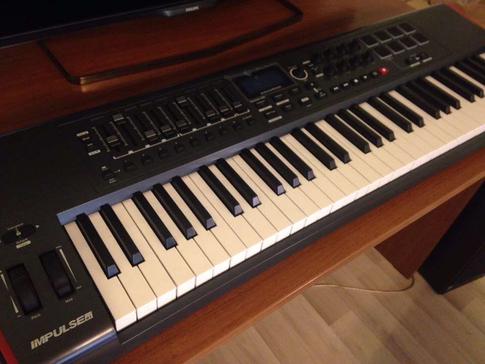 Продам или обменяю midi клавиатуру NOVATION Impulse 61