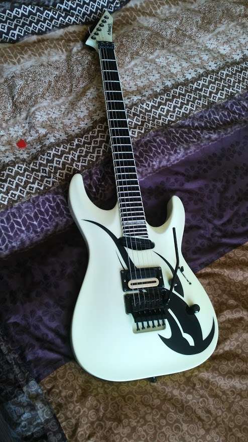 ESP Edwards KL-170 Snow White