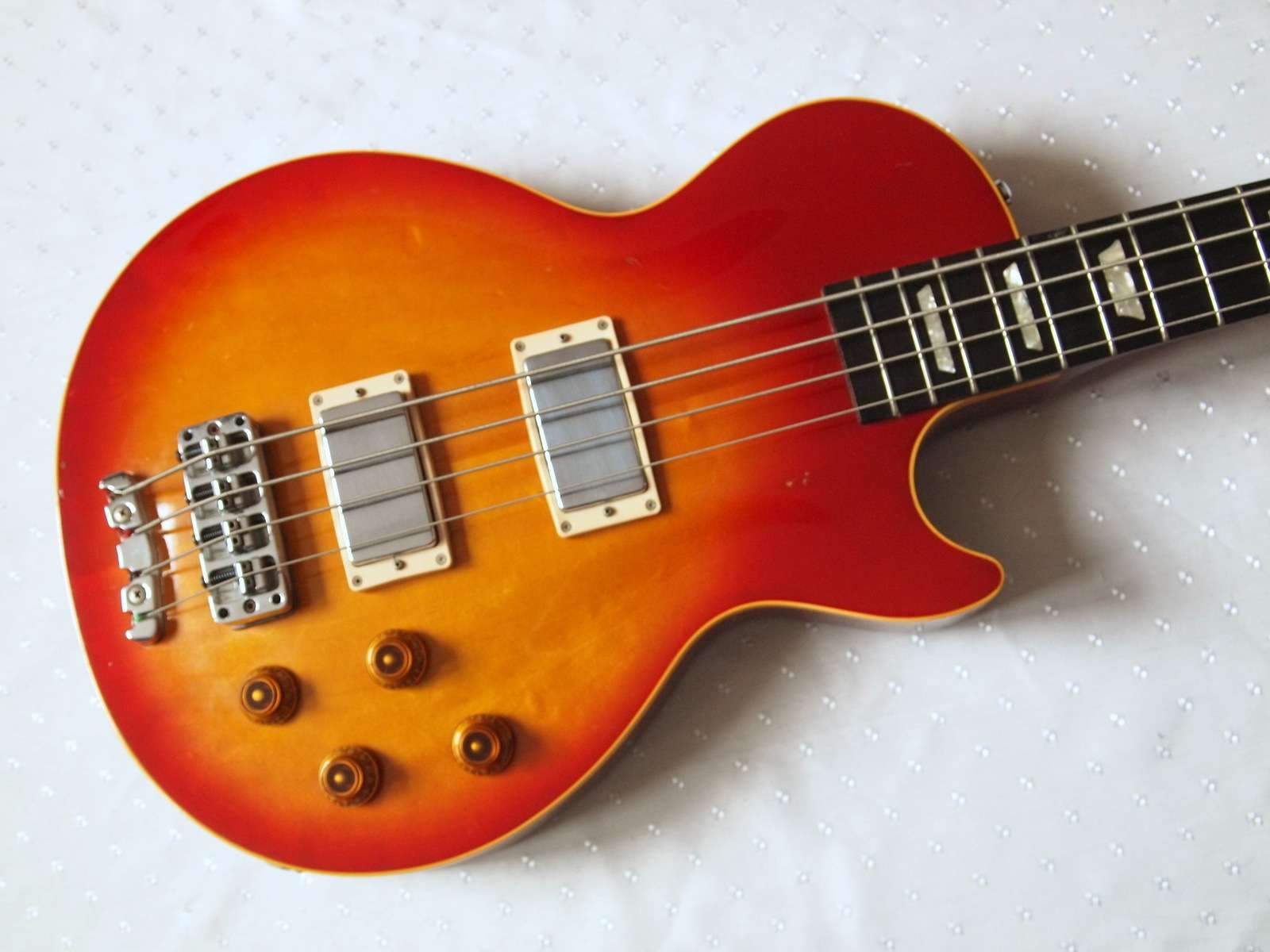 Paul bass. Gibson les Paul Bass. Les Paul бас. Gibson бас les Paul. Gibson les Paul Triumph Bass 1972.