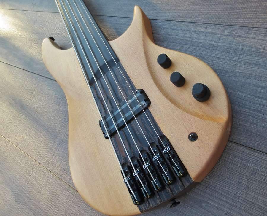 Modern guitar. Безладовая классическая гитара. Fantom swinging Bass. Poznysh Guitars.