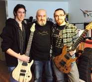 Matthias, Nugz Blacky Custom guitars, Oliver.jpg