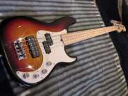 Продаю бас FENDER American Deluxe Precision (USA) РЕДКАЯ юбилейная модель !!!!! 368629-16