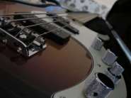 Продаю бас FENDER American Deluxe Precision (USA) РЕДКАЯ юбилейная модель !!!!! 368637-20