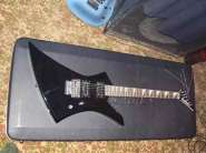 Сколько можно запросить за эту гитару? 97660-0