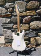 Белый Fender Standard Stratocaster 2004 на супер звучках Lace Sensors. 172922-0