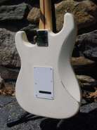 Белый Fender Standard Stratocaster 2004 на супер звучках Lace Sensors. 172924-1