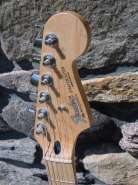 Белый Fender Standard Stratocaster 2004 на супер звучках Lace Sensors. 172930-4