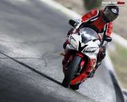 Wallpapers-Yamaha-YZF-R6-front2-1280x1024.jpg