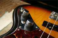 Fender JB Re60-7.jpg