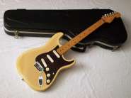 FenderStratPlusDeluxe_FR_1.jpg