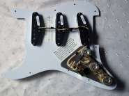 dimarzio-vintage-strat-replacement-pickguard-2.jpg