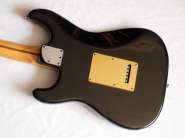 fender-american-deluxe-stratocaster-bk2.jpg