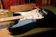 F.Strat2002 Black-10.jpg
