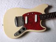 fender-mustang-white-1.jpg