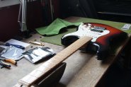 F. STRAT Deluxe 2002-3.jpg