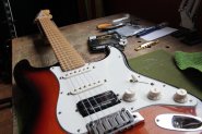 F. STRAT Deluxe 2002-5.jpg