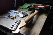 F. STRAT Deluxe 2002-7.jpg