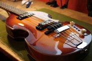 HOFNER B-BASS-3.jpg