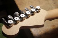 WARMOTH Stratocaster-4.jpg