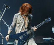 sugizo_uses_esp_eclipse_v_ix_1_9d2768f873.jpg