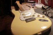 Fender JAPAN Yngwie Malmsteen-7.jpg