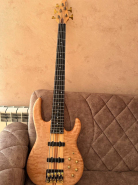 carvin bass 2.jpg