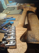 WASHBURN N4 USA Left-2.jpg