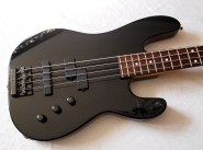Charvel-bass-japan.jpg