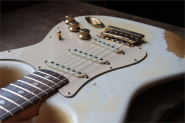 F.The STRAT82-21.jpg