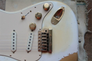 F.The STRAT82-23.jpg