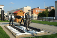 skulptura_zhenshina_s_kuvaldoy_1024.jpg